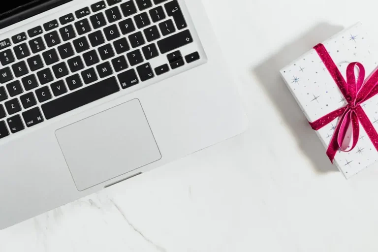 Best Gift Ideas for Fashion and Beauty Lovers
