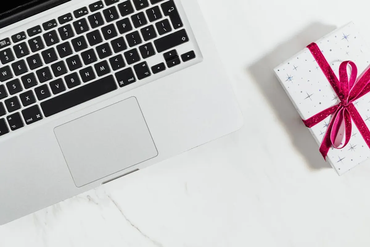Best Gift Ideas for Fashion and Beauty Lovers