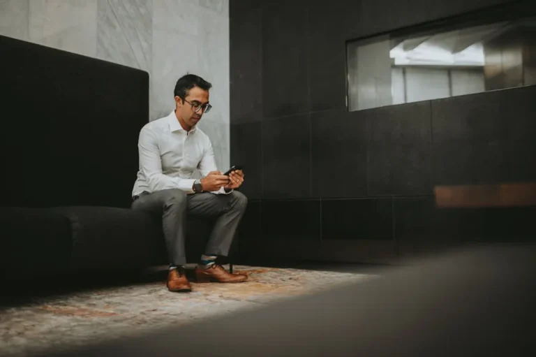 How to Dress for Comfort Without Looking Lazy