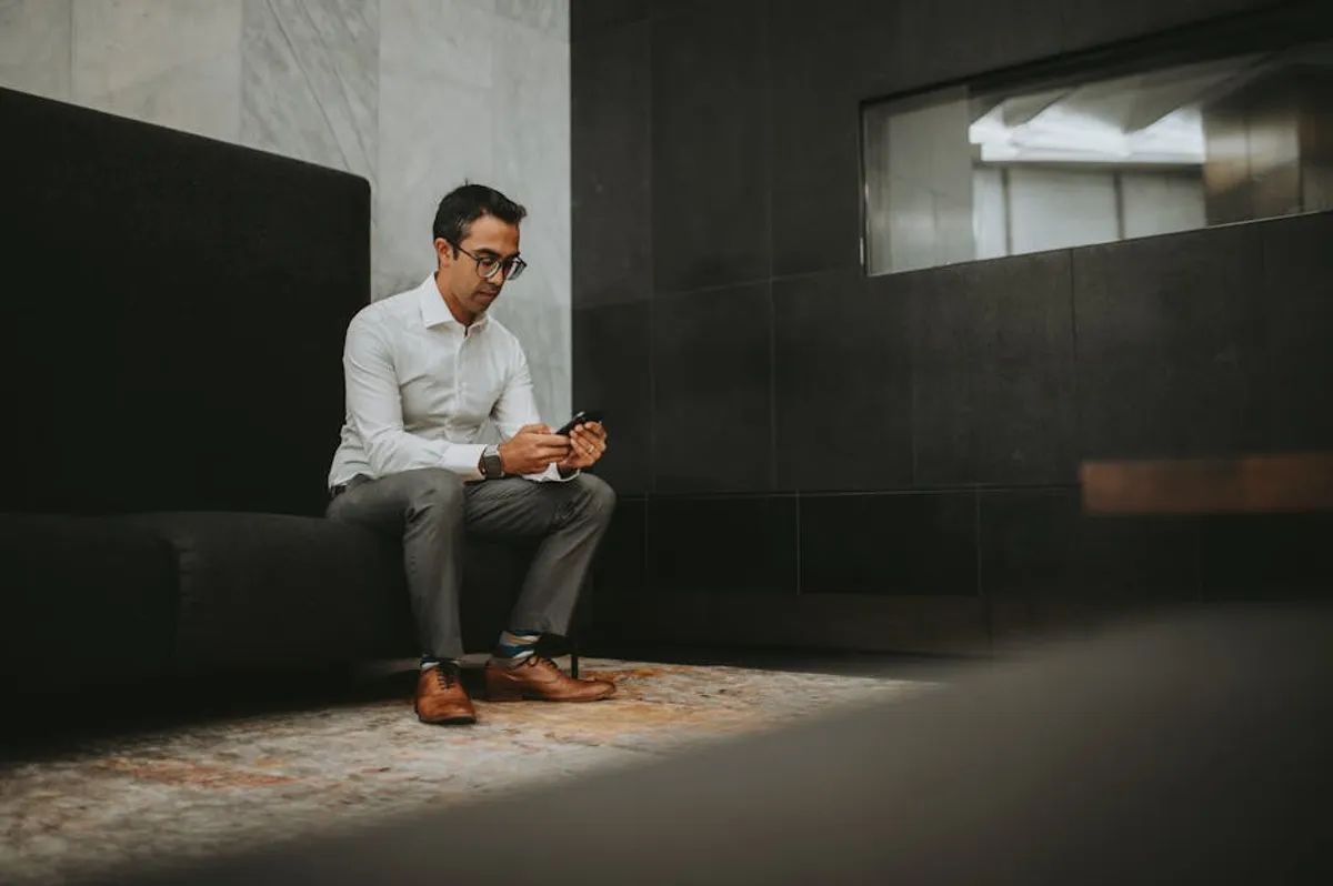 How to Dress for Comfort Without Looking Lazy