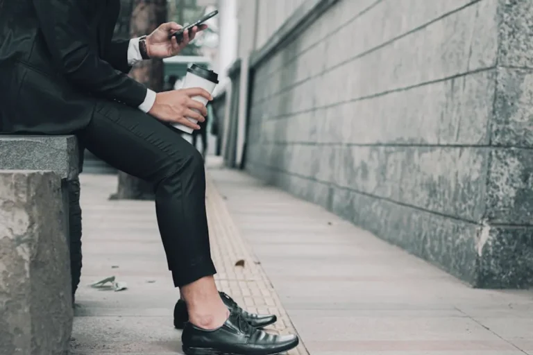 How to Match Shoes With Different Outfit Colors